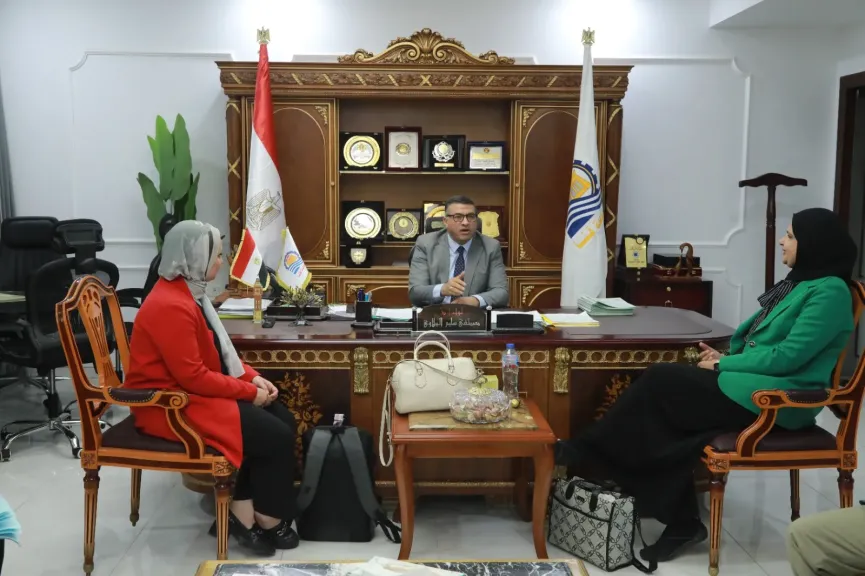 زيارة وفد جامعة عين شمس لبدء تطبيق دليل الهوية البصرية للمحافظة