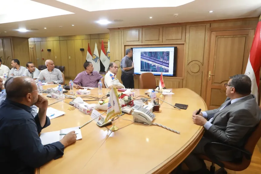محافظ قنا يناقش إنشاء سوق حضاري للقضاء على الأسواق العشوائية وتحسين المظهر الحضاري بدشنا