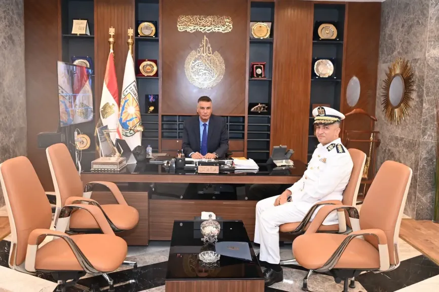 محافظ جنوب سيناء يهنئ مدير إدارة المرور بتجديد الثقة ويوجه بمواصلة تطوير المنظومة المرورية