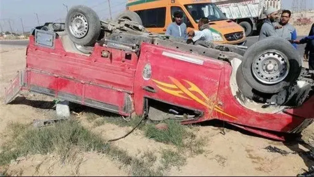 السرعة الزائدة تنتهي بفاجعة.. انقلاب سيارة نصف نقل وسقوط 12 ضحية ومصاب ببني سويف