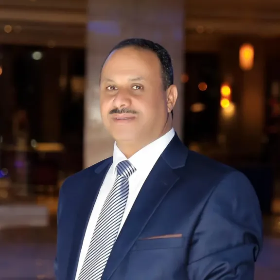 رشاد عبدالغني، الخبير السياسي