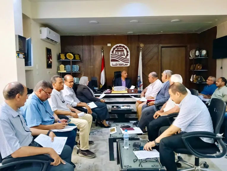 تعليم قنا: خارطة عمل وضوابط حاسمة إستعداداً للعام الدراسي الجديد ومنع قبول التبرعات والإلتزام بالتوزيع الجغرافي