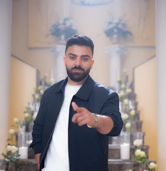 شاهد| من البحر الميت.. سعد الزين يقدم أغنية “إنتي الحقيقة” بصورة سينمائية