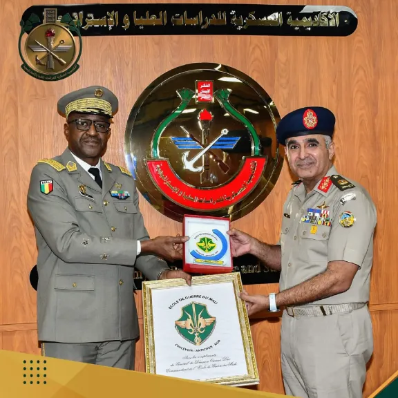 الأكاديمية العسكرية للدراسات العليا والإستراتيجية تستقبل مدير كلية الحرب المالية