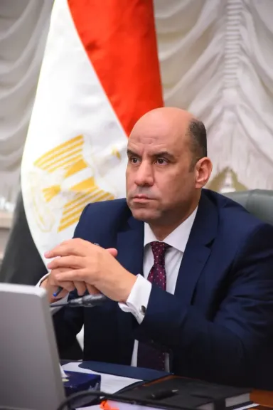 بتوجيهات من الرئيس السيسي.. إعانة أسرة كل متوفى من العمالة غير المنتظمة زادت من 200 إلى 300 ألف جنيه