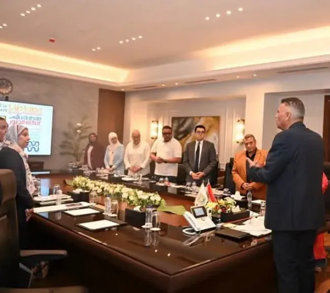 محافظ جنوب سيناء يبحث مع المستثمرين السياحيين والجهات المختصة تذليل المعوقات ودفع عجلة التنمية