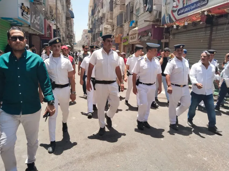 حملة مكبرة لرفع الإشغالات بمركز نجع حمادي بقنا وتحرير 540 محضراً متنوعاً
