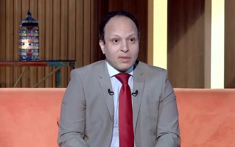 ”فرمتة عقول المرضى”.. استشاري تغذية يُحذر من كارثة سيطرة غير المتخصصين على السوشيال ميديا