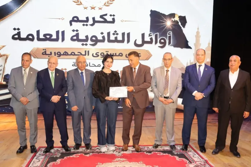النائب مصطفى مجاهد: تكريم المتفوقين رسالة تقدير.. والاستثمار الحقيقي يبدأ من بناء الإنسان
