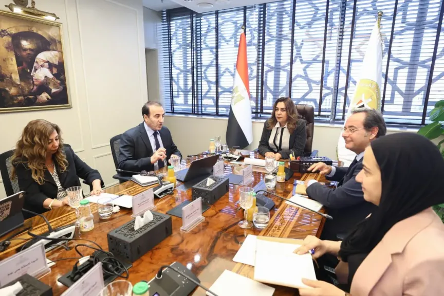 وزيرة التنمية المحلية والبيئة تبحث مع نائب الممثل المقيم لبرنامج الأمم المتحدة الإنمائي آليات إنشاء الصندوق المصري لحماية الشعاب المرجانية