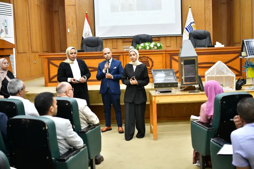 تسليم شهادات تخرج المشاركين ببرنامج التدريب على الطاقة المتجددة بديوان عام محافظة قنا
