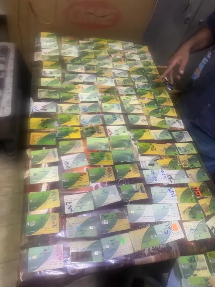 ضبط 141 بطاقة تموينية و30 جوال دقيق مدعم بحملة تموينية 