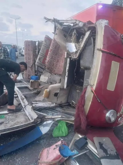 مأساة «لقمة العيش» بالمنوفية.. مصرع شخصين وإصابة 19 عاملاً في انقلاب سيارة ربع نقل
