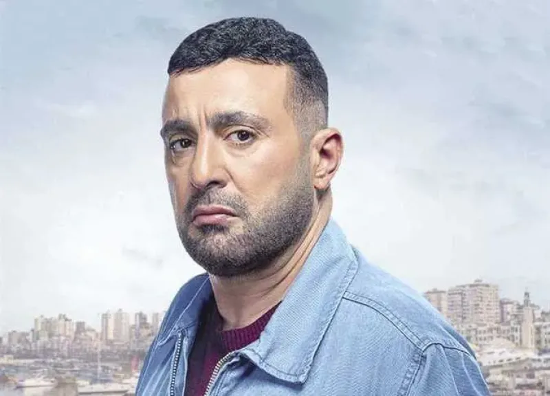 أحمد السقا يواجه متحدث التعليم بشأن الجامعات: ماذا يحدث للطالب إذا أخفق؟