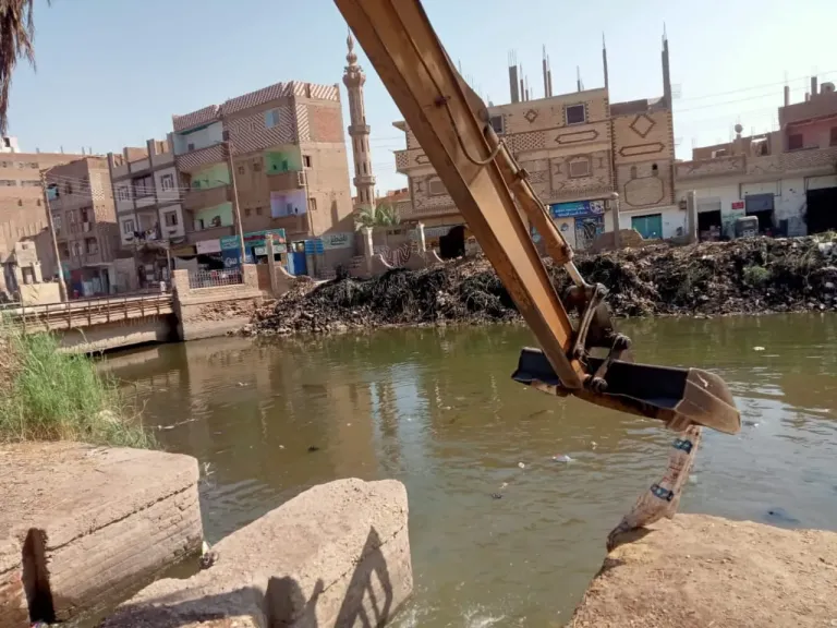 رفع 102 طن مخلفات في حملات للنظافة والتطهير بقوص وفرشوط بقنا
