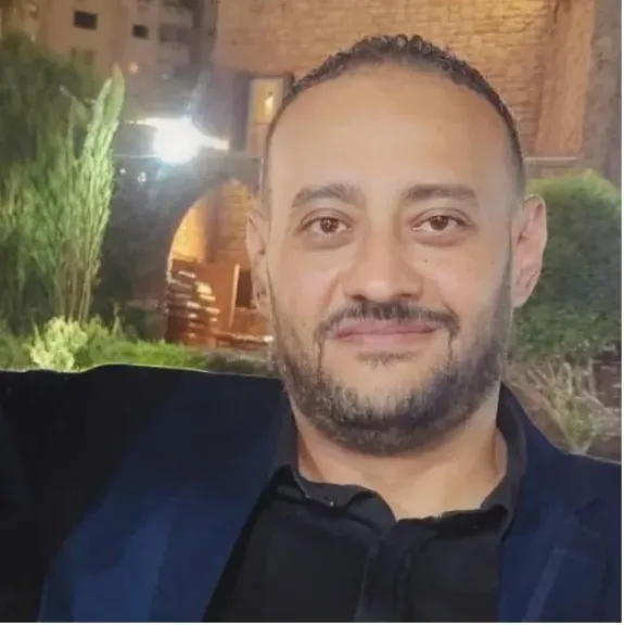 الكاتب الصحفي محمد حسن 
