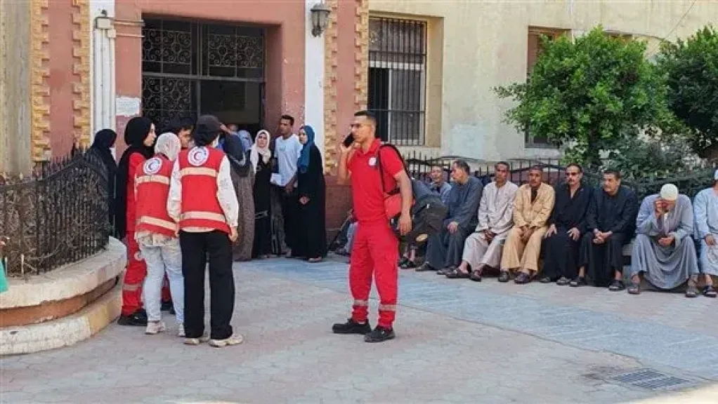 ”رحل المسئول فبدأ الإهمال”.. شهادات صادمة لضحايا حادث انقلاب ميكروباص عمالة بالمنوفية