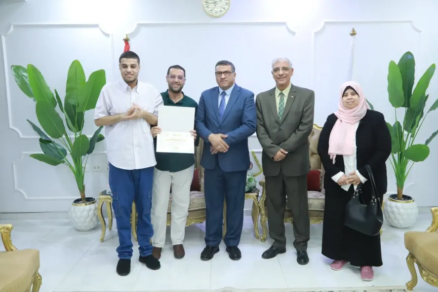 تقديراً لتفوقهم الدراسي وتميزهم العلمي.. محافظ قنا يكرم أوائل الثانوية العامة ويشيد بدور الأسرة والمدرسة
