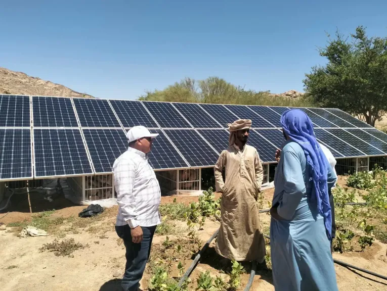 محافظ جنوب سيناء يوجه بالتوسع للطاقة الشمسية وتطوير البنية التحتية بالقرى والتجمعات السكنية
