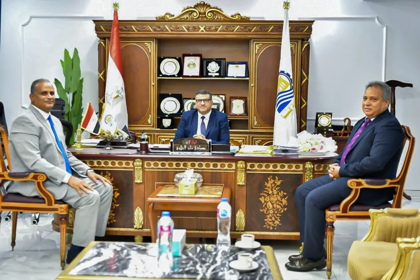 محافظ قنا يبحث مع مدير بنك مصر تعزيز الشراكة الإستراتيجية ودعم المشروعات التنموية