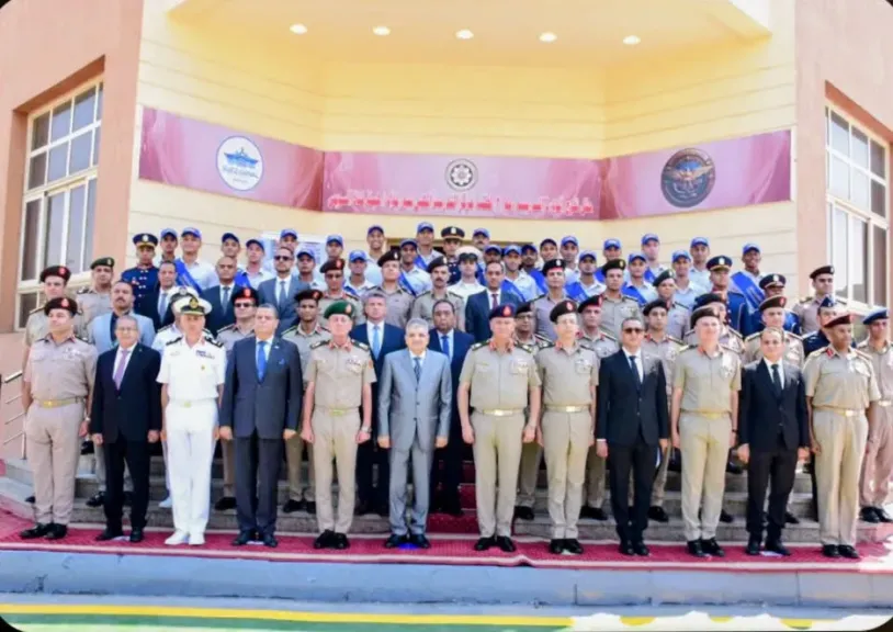 الأكاديمية العسكرية تحتفل بتخريج الدورة التدريبية الثانية لطلبة مركز التدريب بقناة السويس