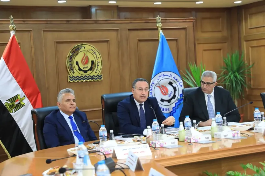 وزير التعليم العالي والقائم بعمل وزير الثقافة يترأس اجتماع المجلس الأعلى للجامعات بجامعة السويس