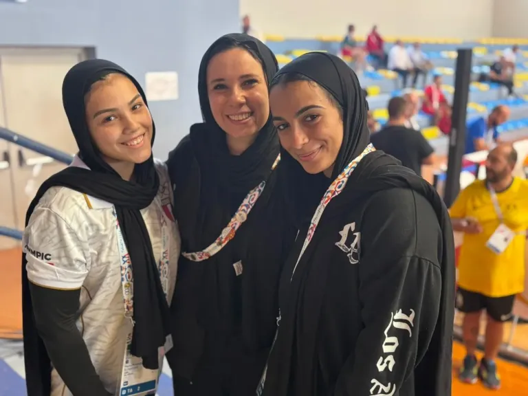 بعد سقوطها.. اللجنة الطبية بالأولمبية: الرباعة نورا عصام بخير وتشجع زملائها بالمدرجات