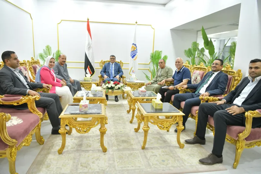محافظ قنا يبحث مع أعضاء مجلسي النواب والشيوخ مشكلات المواطنين وسبل حلها