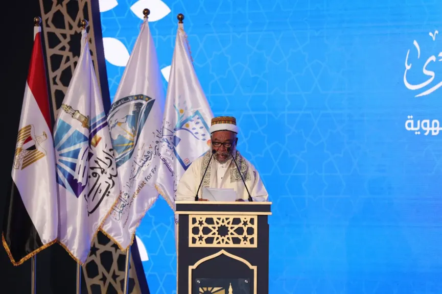 مفتي جزر القمر في جلسة الوفود بالمؤتمر العالمي الحادي عشر للإفتاء:حماية الأسرة لا تكون بمعالجة المشكلات بعد وقوعها فقط وإنما بالوقاية والاستباق