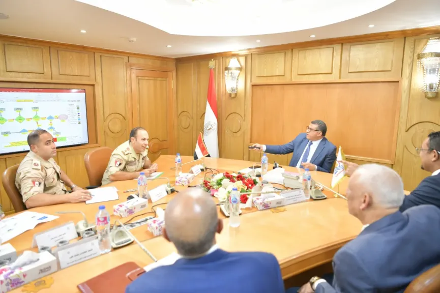 محافظ قنا يشدد بسرعة إدخال الخدمات بمشروعات”حياة كريمة” مع الهيئة الهندسية للقوات المسلحة والجهات المعنية