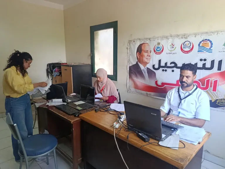 صحة قنا : الكشف على701 مواطن بالقافلة الطبية بقرية الحلفاية قبلي مركز نجع حمادي