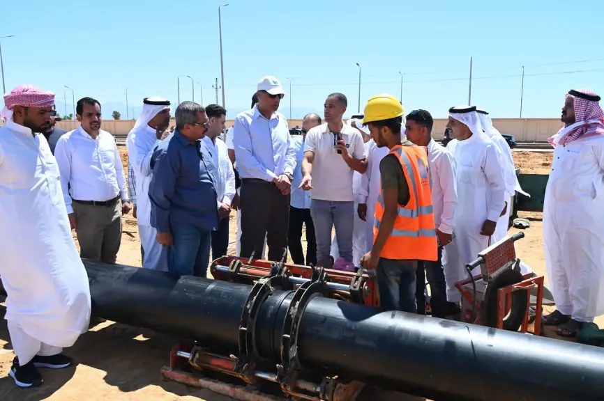 محافظ جنوب سيناء يتابع إنشاء خط مياه جديد بنويبع لعلاج أزمة المياه وتلبية إحتياجات المواطنين