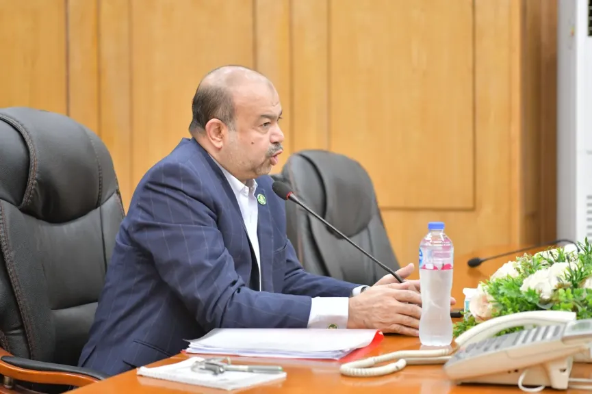 محافظ قنا يوجه بتسريع وتيرة العمل في ملف تقنين أراضي الدولة ومحاسبة المقصرين