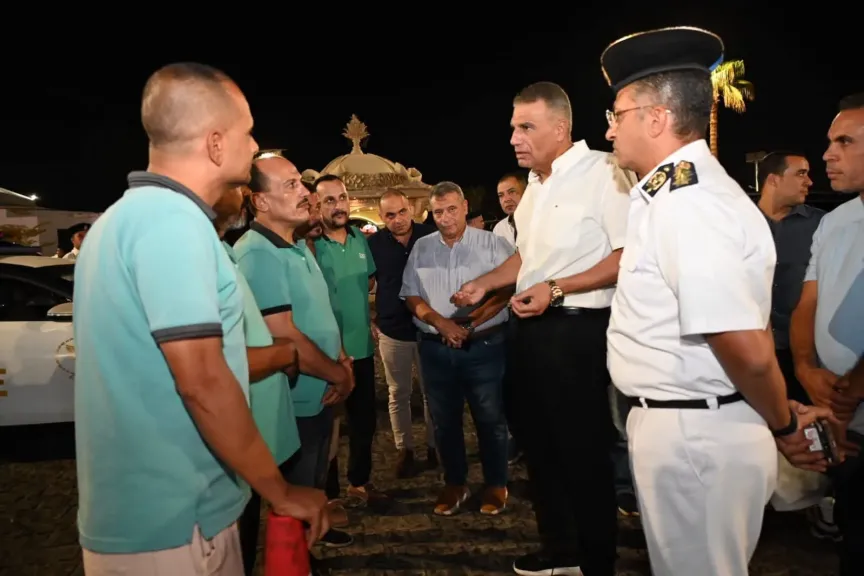 محافظ جنوب سيناء يلتقي بممثلي سائقي التاكسي بشرم الشيخ ويوجه بسرعة تأهيل السائقين للتاكسي الذكي