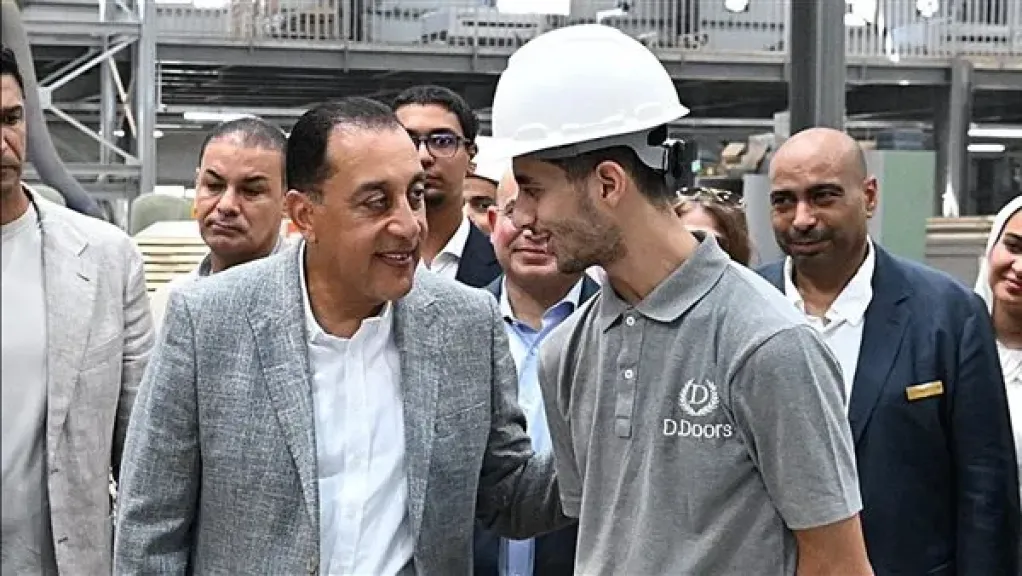 رئيس الوزراء: ملتزمون بتقديم التسهيلات للمستثمرين ودعم الصناعات القائمة على التكنولوجيا الحديثة