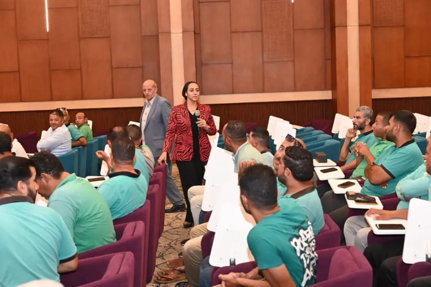 نائب محافظ جنوب سيناء تتابع إنتهاء البرنامج التدريبي لكباتن «تاكسي شرم» على المنظومة الذكية