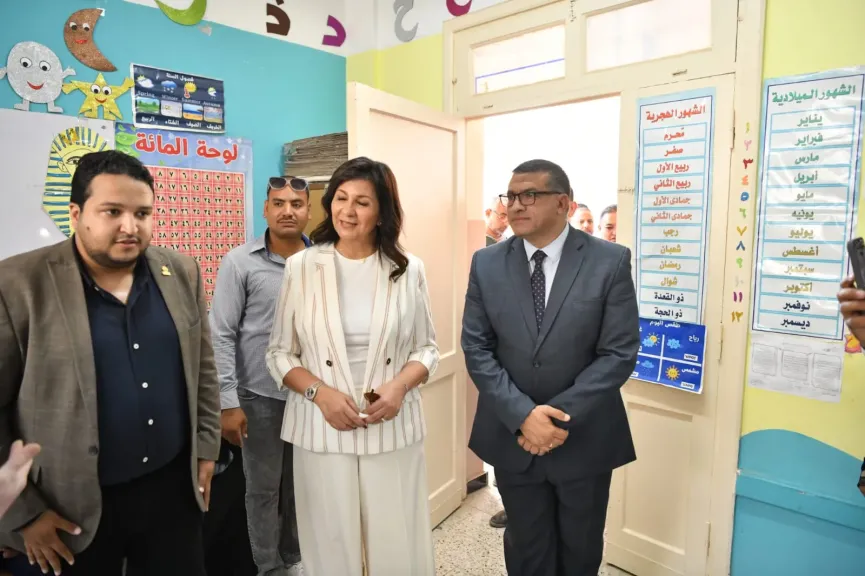 محافظ قنا ورئيسية التحالف الوطني يشهدان فعاليات مبادرة خدمات القافلة ”إيد واحدة” بقوص