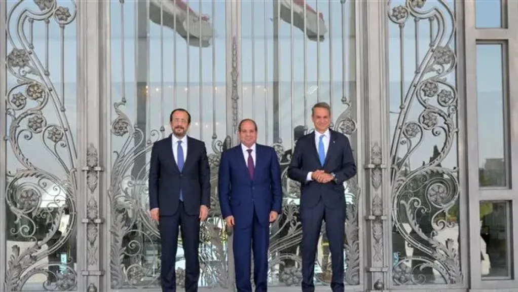 القمه الثلاثيه القبرصيه اليونانيه