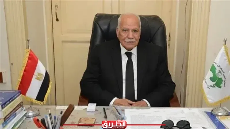 العربي الناصري: الحديث عن بيع مقتنى تاريخي لجمال عبد الناصر غير صحيح.. والساعة ملك شخصي للأسرة