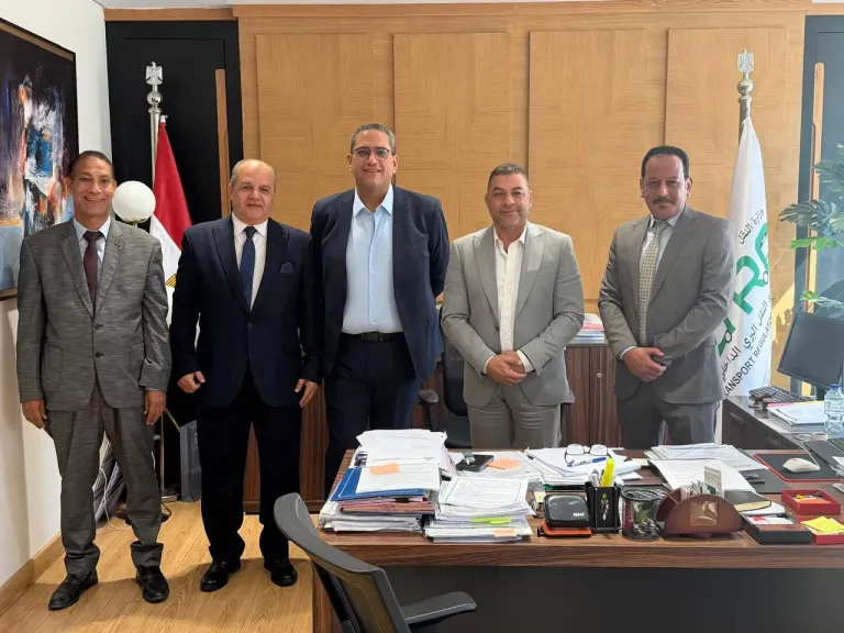 مجلس الأمناء يوقع بروتوكولًا لتطوير منظومة النقل.. وخطة للوصول لـ10 خطوط تربط المدينة بأكتوبر