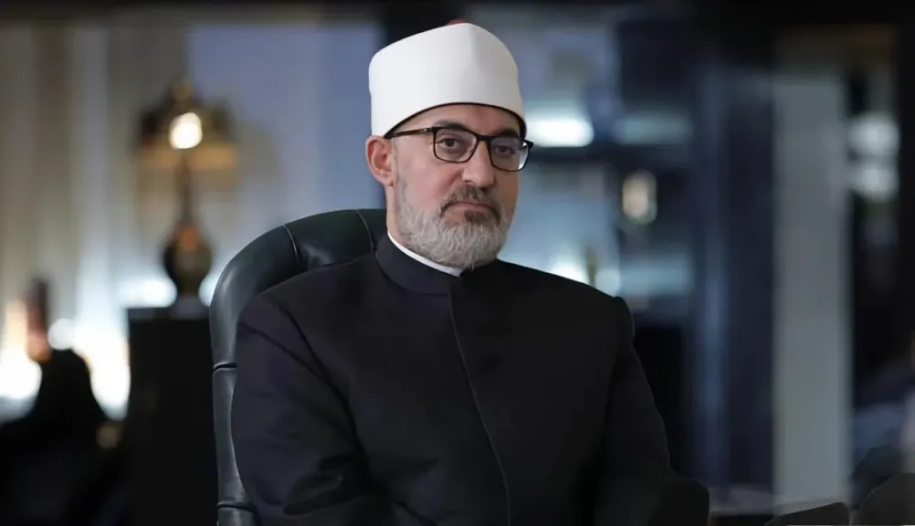 مفتي الجمهورية يطمئن على الحالة الصحية لوكيل الأزهر إثر تعرضه لانقلاب سيارته صباح اليوم