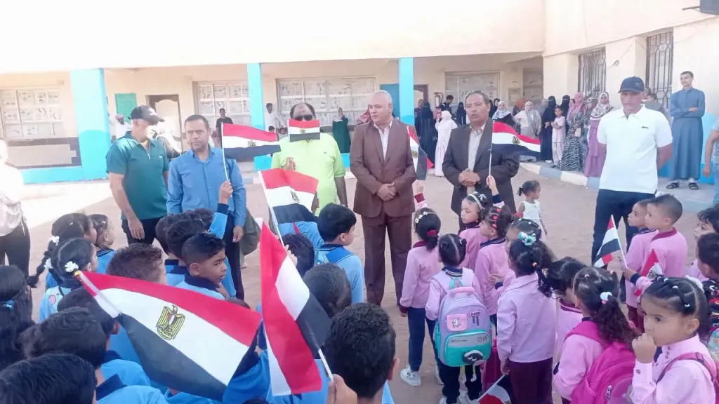 محافظ جنوب سيناء يكلف رؤساء المدن بمتابعة إنتظام العملية التعليمية إنطلاقاً مع العام الدراسي الجديد