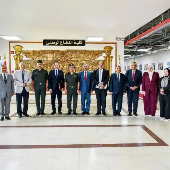 الأكاديمية العسكرية للدراسات العليا تستضيف رئيس الوطنية للإعلام لمناقشة التحولات على العلاقات للقوى الكبرى