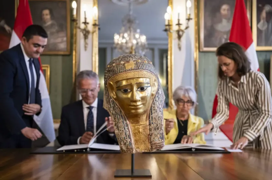 مصر تنجح في استرداد قناع ذهبي آثري من سويسرا