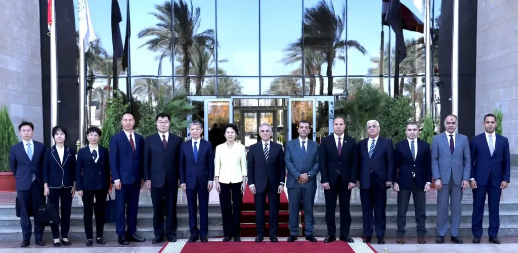 وزير العدل يستقبل وفداً من جمهورية الصين الشعبية لبحث تعزيز التعاون في المجالات المشتركة