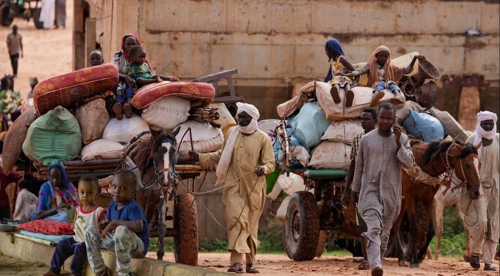 السودان غرقان.. الصليب الأحمر: 11 مليون شخص تركوا منازلهم بحثا عن الأمان|فيديو