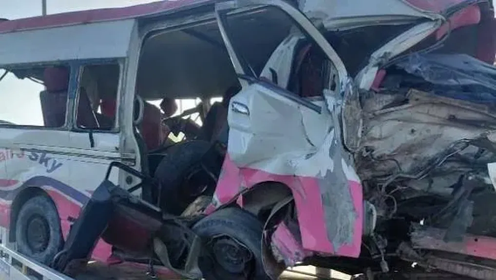 إصابة 15 طالبًا في انقلاب أتوبيس مدارس بطريق السويس الصحراوي.. تفاصيل