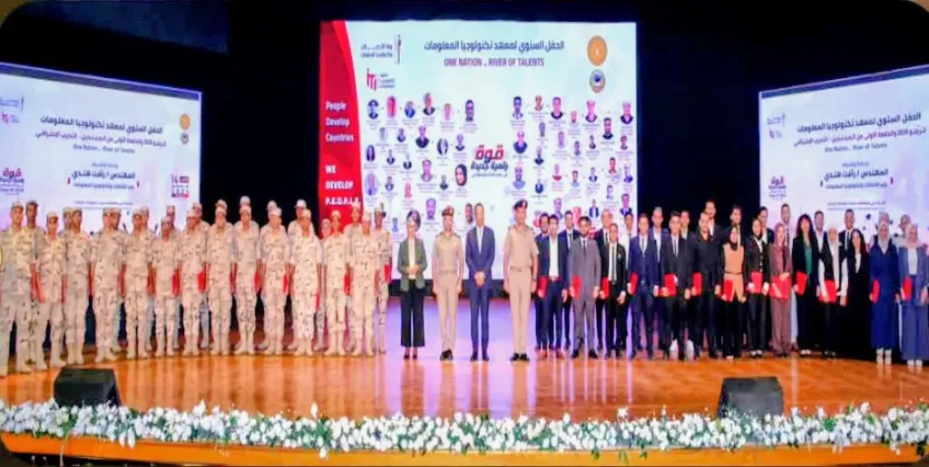 القوات المسلحة : تخريج دورة برنامج التدريب الإحترافي لعدد من المجندين بمعهد تكنولوجيا المعلومات (ITI)