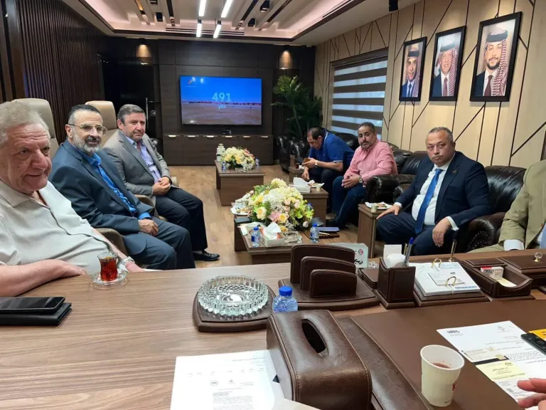 وفد الاتحاد الدولي لرجال الأعمال يبحث فرص الاستثمار في المناطق الحرة الأردنية