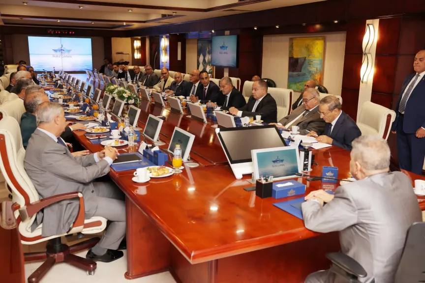 الفريق ربيع : السياسات المرنة والتواصل الفعال مع العملاء أثمر عن عودة عدد كبير من الخدمات الملاحية للعبور بالقناة